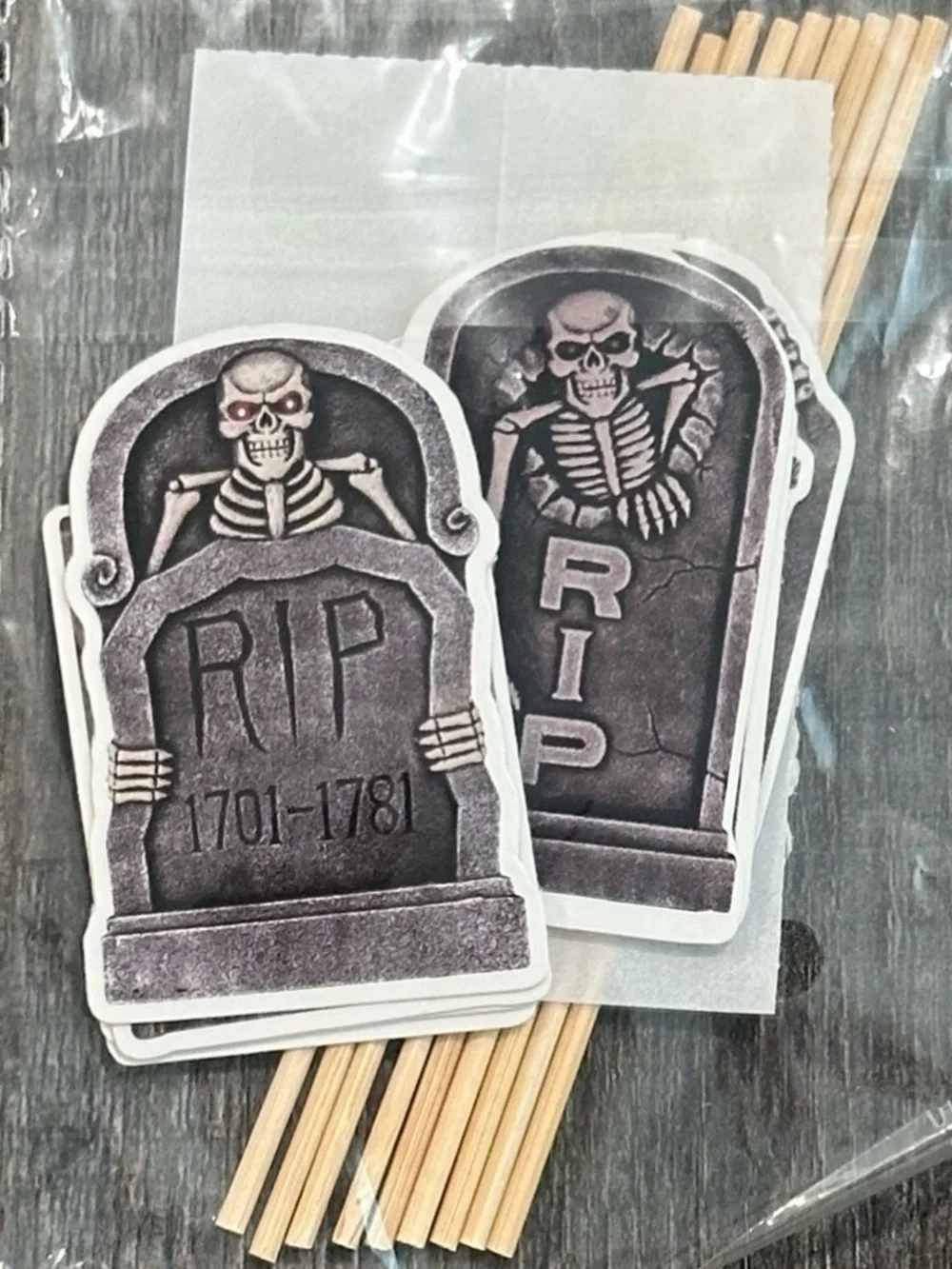 💞 New Pack of 8 Halloween Tombstone Cupcake Toppers